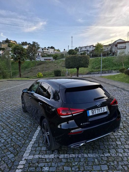 Mercedes Benz a250e 8G-DCT