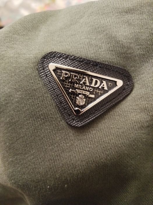 Продам спортивный костюм Prada