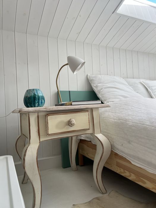 Conjunto de mesas de cabeceira em madeira