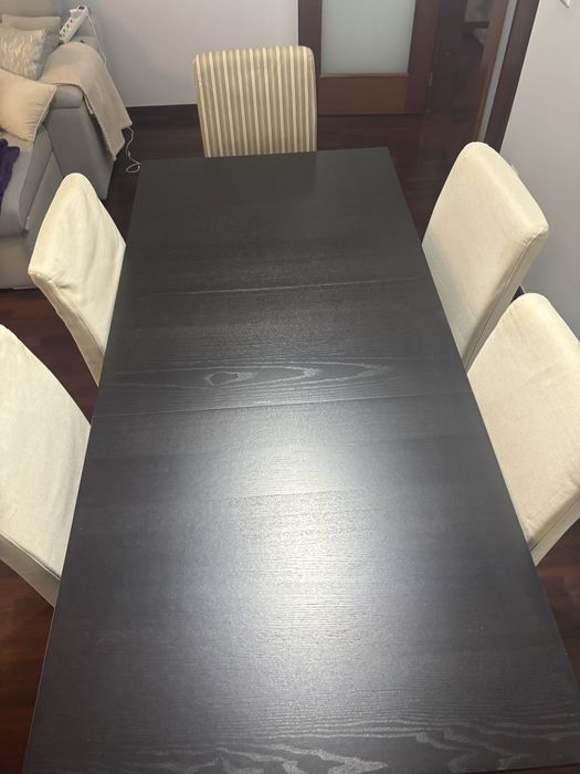 Mesa e cadeiras sala de estar