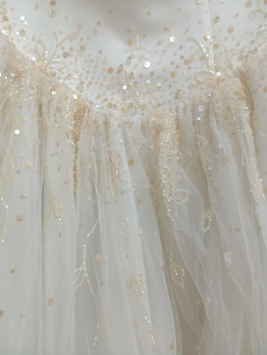 Свадебное платье шампанского колиру