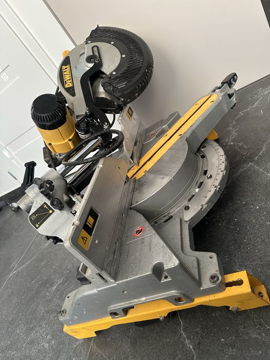 Piła /ukosnica bardzo duza ! dewalt Dw718-QS !! Dania !