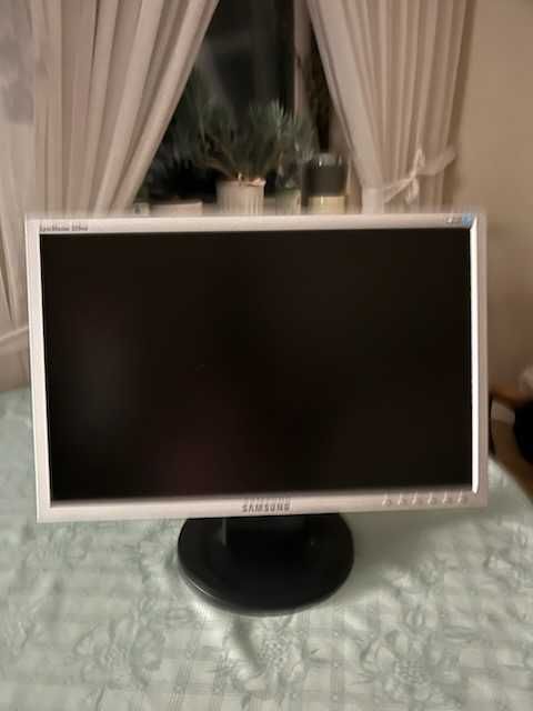 sprzedam monitor samsung 19 cali