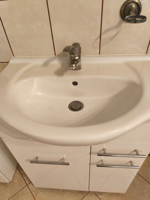 Mebelki do łazienki plus duża  umywalka lustro bateria