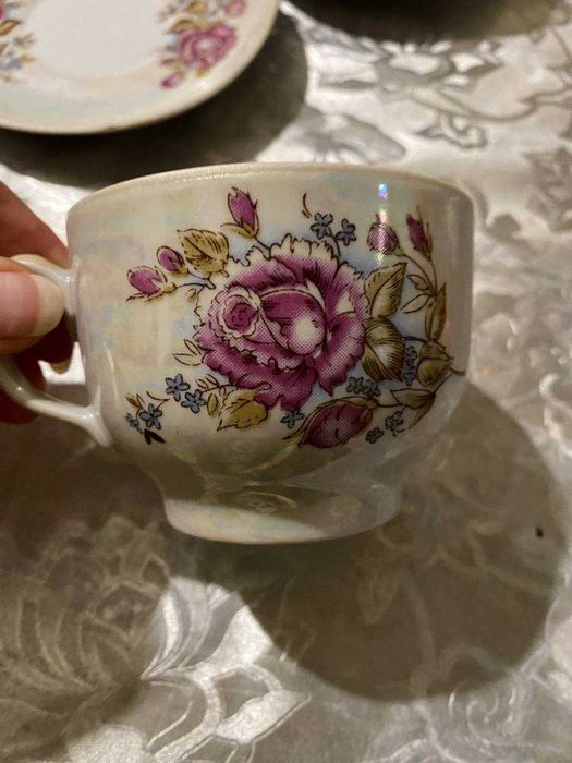 Продам сервиз старый на 6 персон