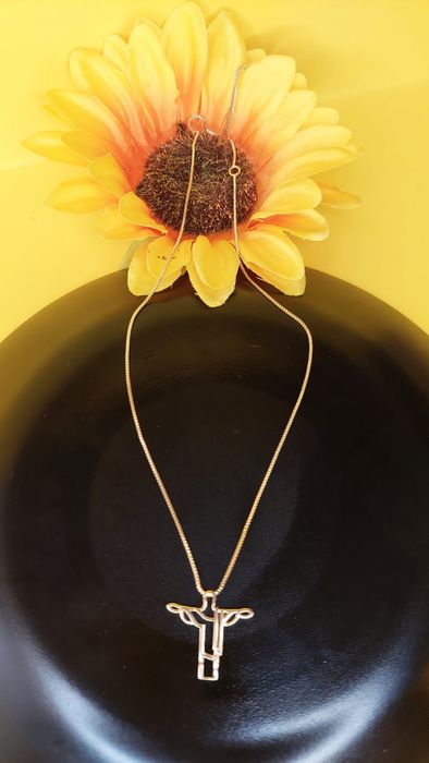 Colar Cristo, semijoia de qualidade,  folheado a ouro 18.
