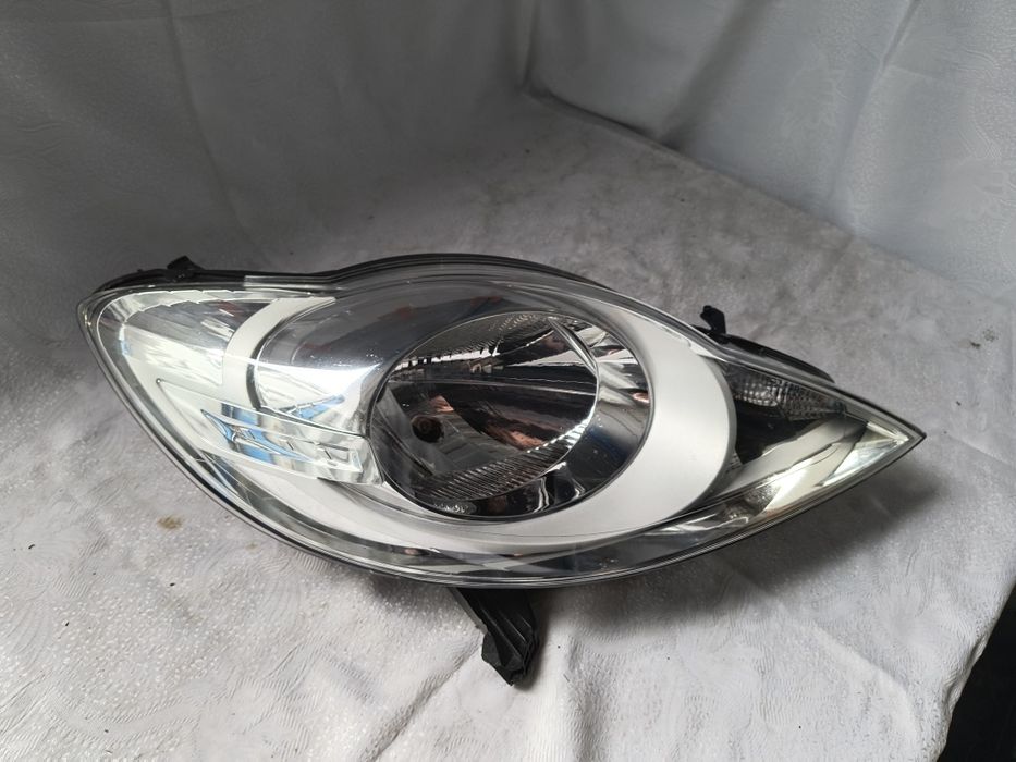 Lampa prawa Peugeot 108 Europa reflektor przedni