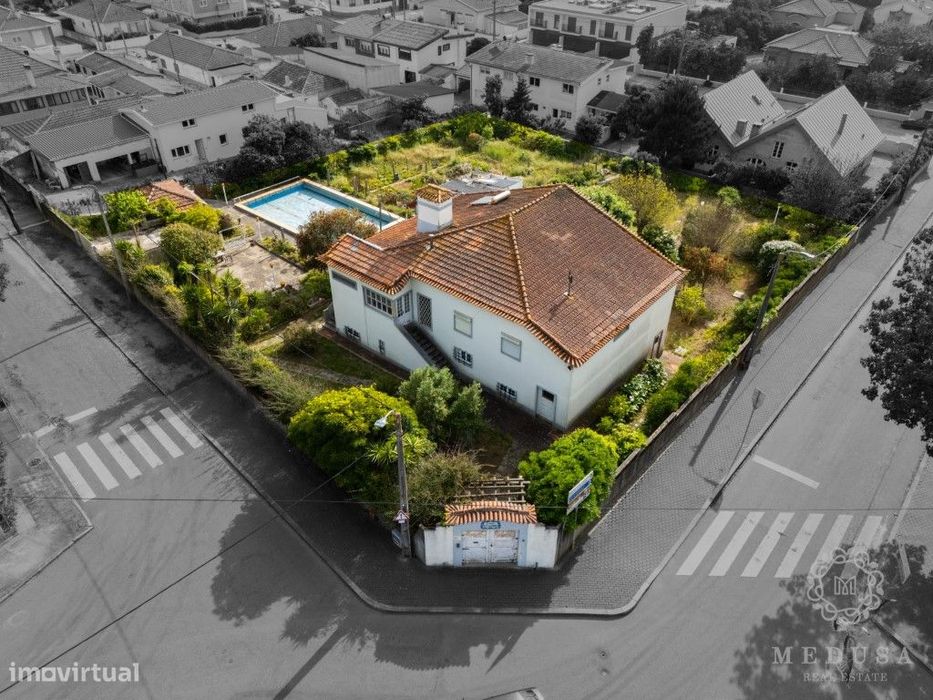 Moradia com 2239 m2 de terreno | Praia de Francelos, Vila Nova de Gaia