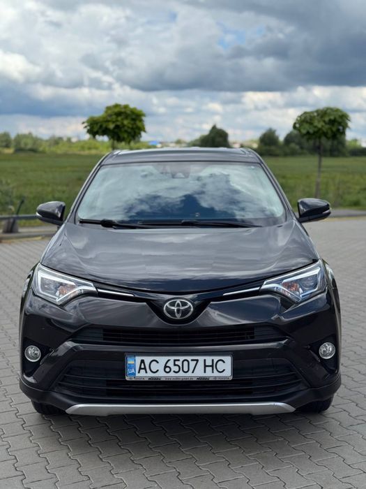 Продам машину Toyota Rav 4 в хорошому стані