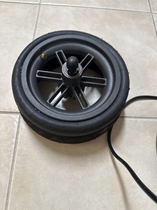 Vendo roda motor trotinete  mais roda traseira 30€