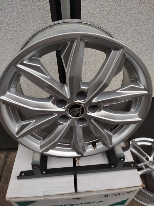 A819# Felgi aluminiowe 7.0" x 17" 5x112 ET 35 SKODA  Octavia  Superb