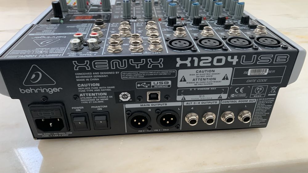 Behringer XENYX X 1204 USB Mesa de mistura