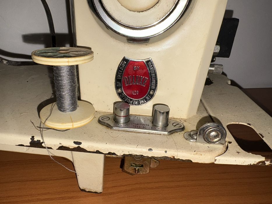 Máquina de costura elétrica