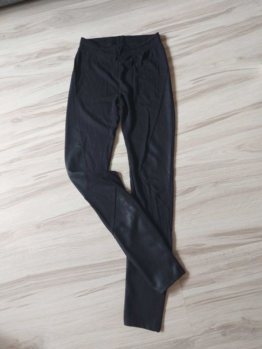 Legginsy czarne.