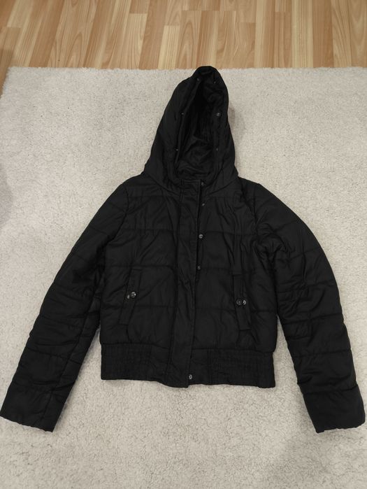 Куртка жіноча коротка.