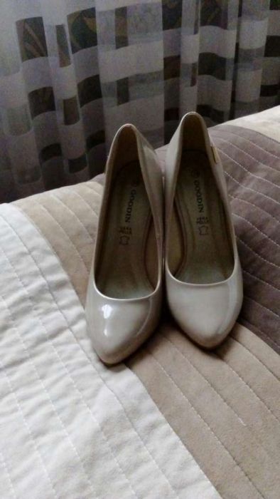 Buty szpilki 39 lakierowane
