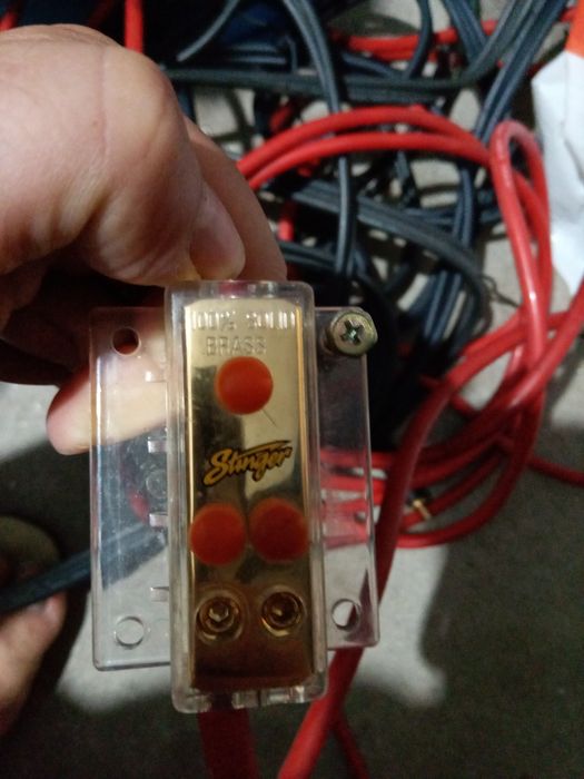 Cabo de 7mm + fusível + divisor com 4 saídas tudo banhado a ouro