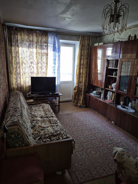 ШУМЕНСКИЙ, 2  Комнт.кв. 4/5.  Цена 13300 $