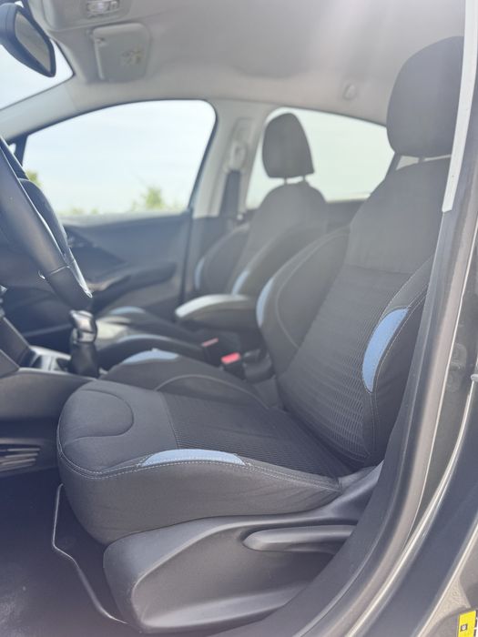 PEUGEOT 208 1.2  allure de 2015 nacional garantia de 18 meses