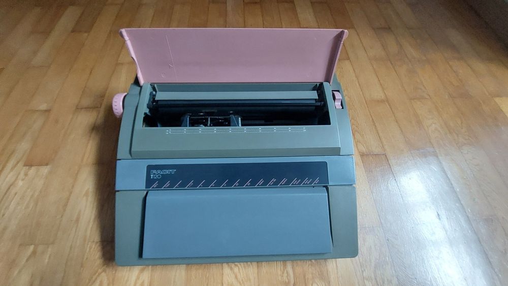 Máquina escrever Facit T120