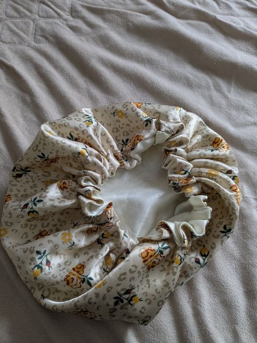 Touca cetim cabelos cacheados