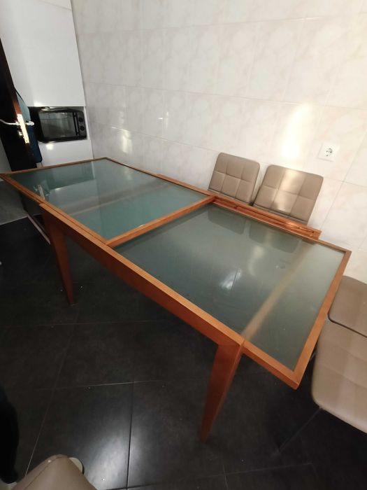 Mesa de jantar em vidro temperado