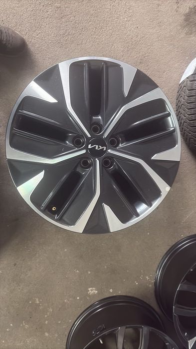 19 cali – 4 oryginalne felgi aluminiowe Kia EV6 bicolor TPMS