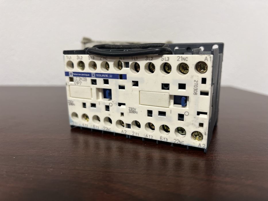contator Schneider Electric da série TeSys LC2K0901p7