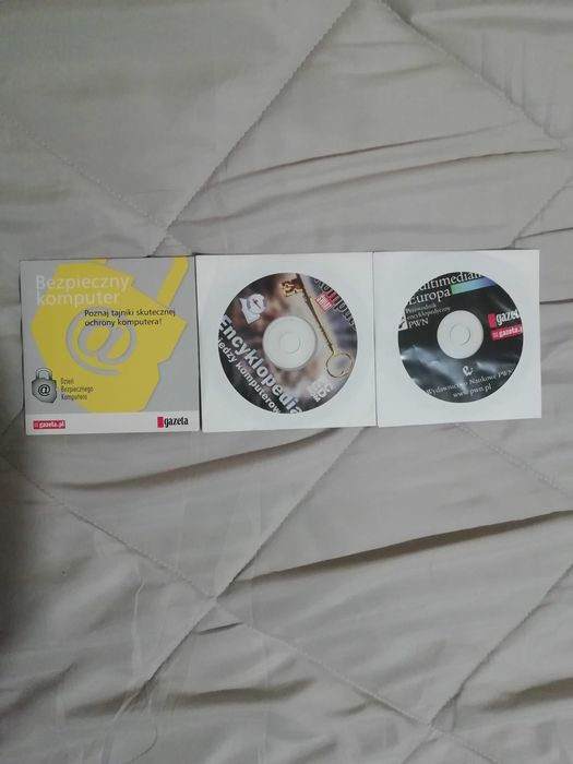 Zestaw 3 CD. Stan płyt: bardzo dobry
