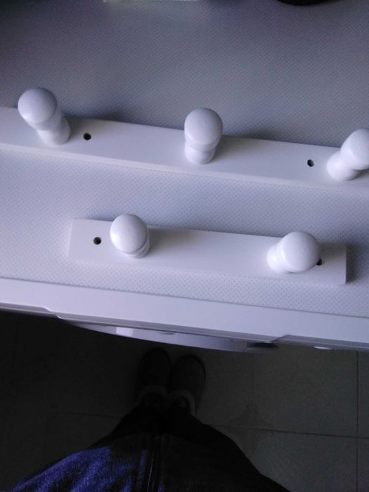 Dois Cabides em Madeira,  brancos, NOVOS