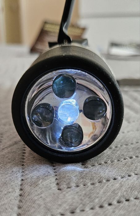 Lanterna led dínamo