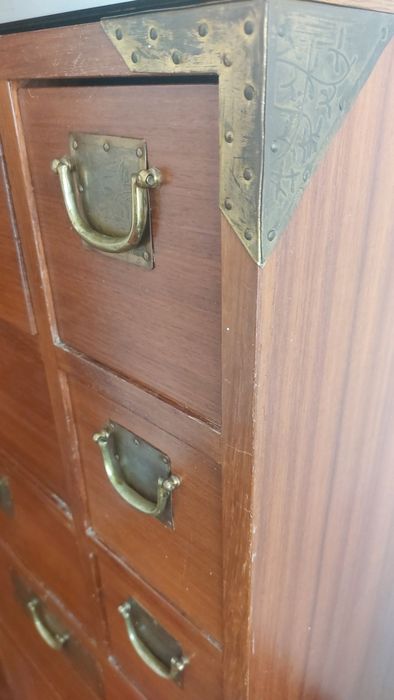 Móvel tipo comoda com gavetas diversas