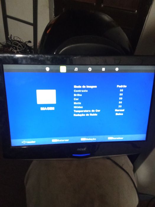 5 TVs a funcionar uma conta com leitor de DVDs mai 1 monitor Tudo 90 €