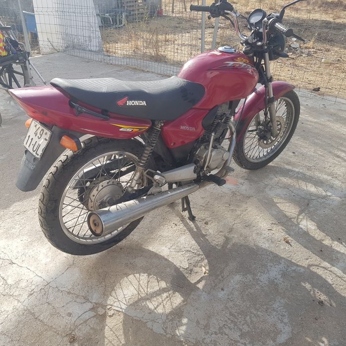 Honda CG125 Évora