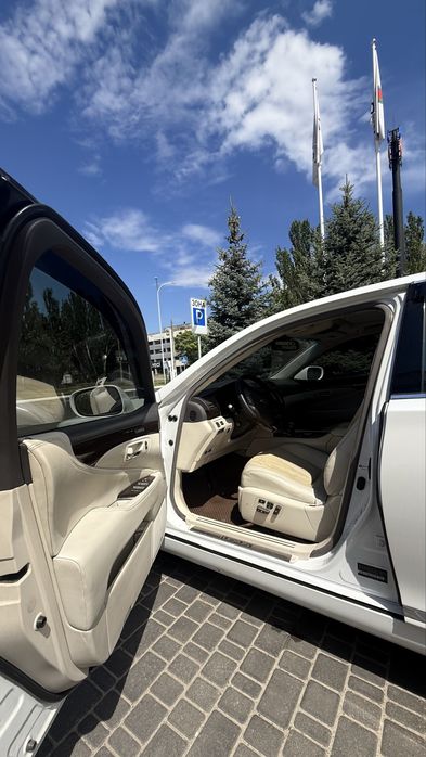 Lexus ls 600 hl в очень хорошем состоянии весь в родной краске!
