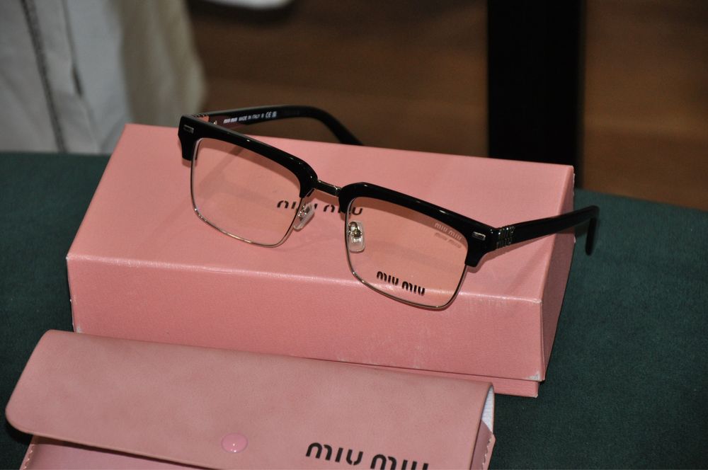 Окуляри miu miu стильові