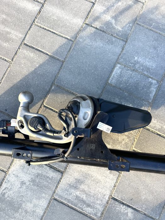 Hak holowniczy elektryczny z belką do BMW seria 5 G60