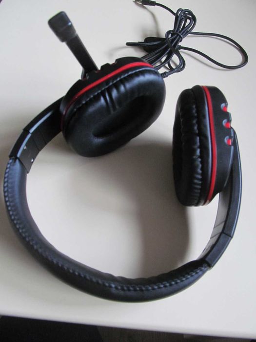Нові навушники-гарнітура, дротові