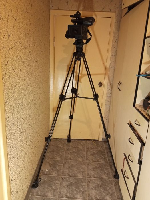 Штатив " E-image AT-7402A " c головой " 7060Н "