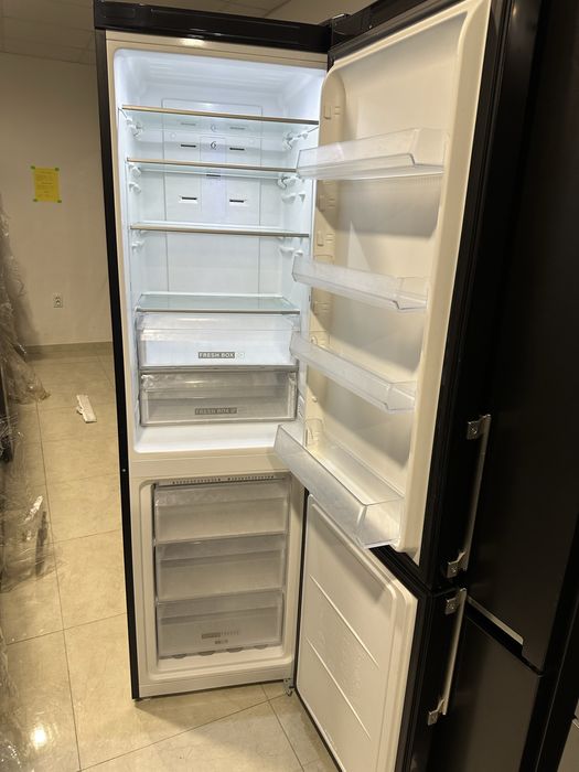 Whirlpool чорний 2 метра No Frost холодильник gw1929