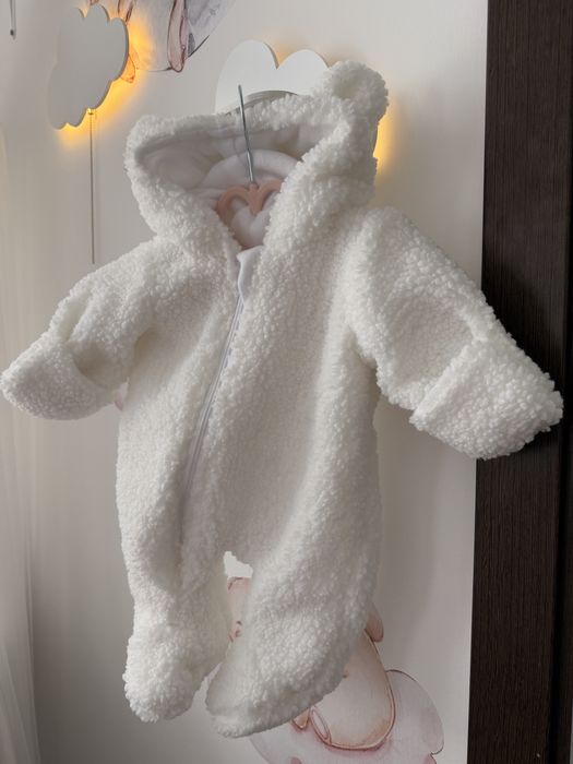 Комбінезон Тедді0-6 місяців. « Під крилом». Стан : новий. Не одягали .