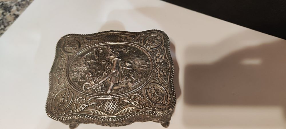 Caixa Guarda- Jóias em Metal