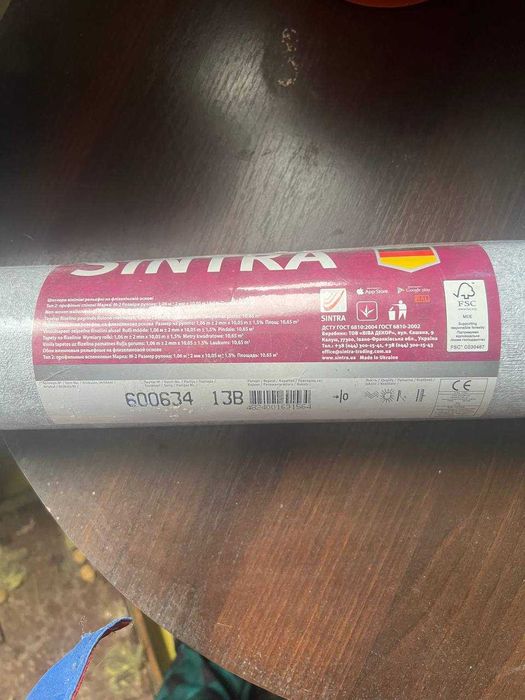 Продам шпалери.Залишок 4 рулона по 1м.06см по 200грн.