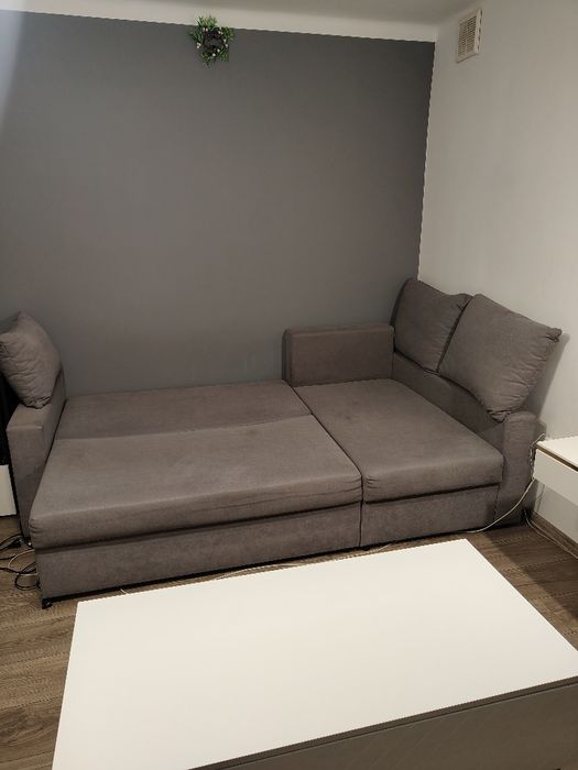 Rozkładana kanapa rogówka szara z poduszkami i schowkami