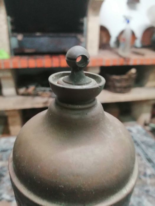 bilha antiga em metal