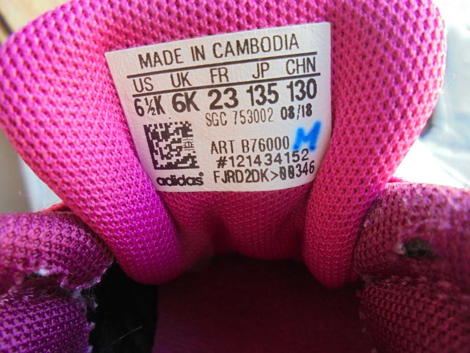 ténis de menina da marca adidas