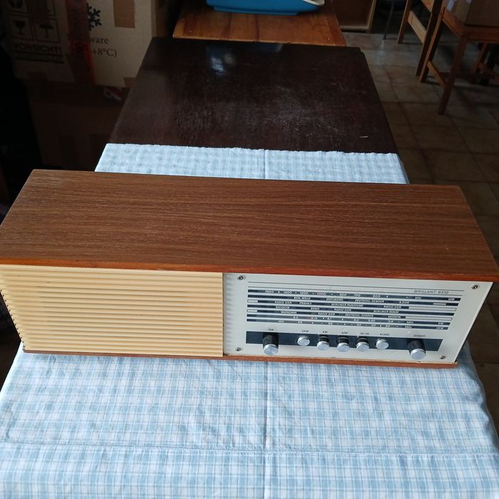 Rádio antigo BRILLANT 6310