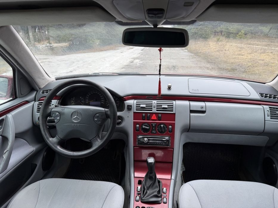 Продам Mercedes E240,