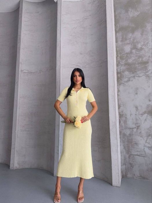 Мінімалістична сукня-поло