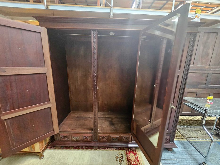Roupeiro de três portas - óptimo estado geral